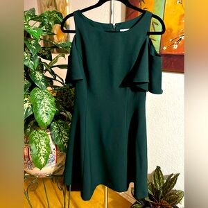 Eliza J ruffle cold shoulder green dress size 8